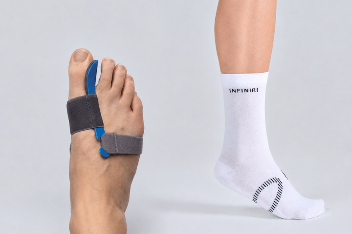 Hallux-Schiene vs. funktionelle Socken: der praktische Unterschied